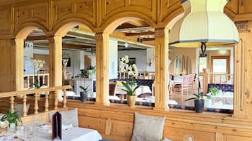 Petit déjeuner, déjeuner et dßner servis sur place