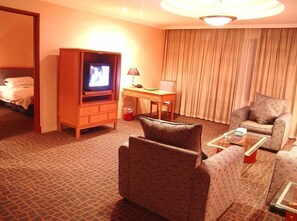 ห้องเอ็กเซกคิวทีฟสวีท | บริเวณนั่งเล่น | ทีวี