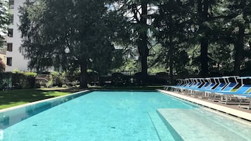 Outdoor pool, sun loungers