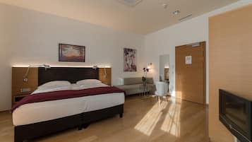 Minibar, cassaforte in camera, una scrivania, postazione laptop