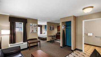 Escritorio y espacio para trabajar con laptop