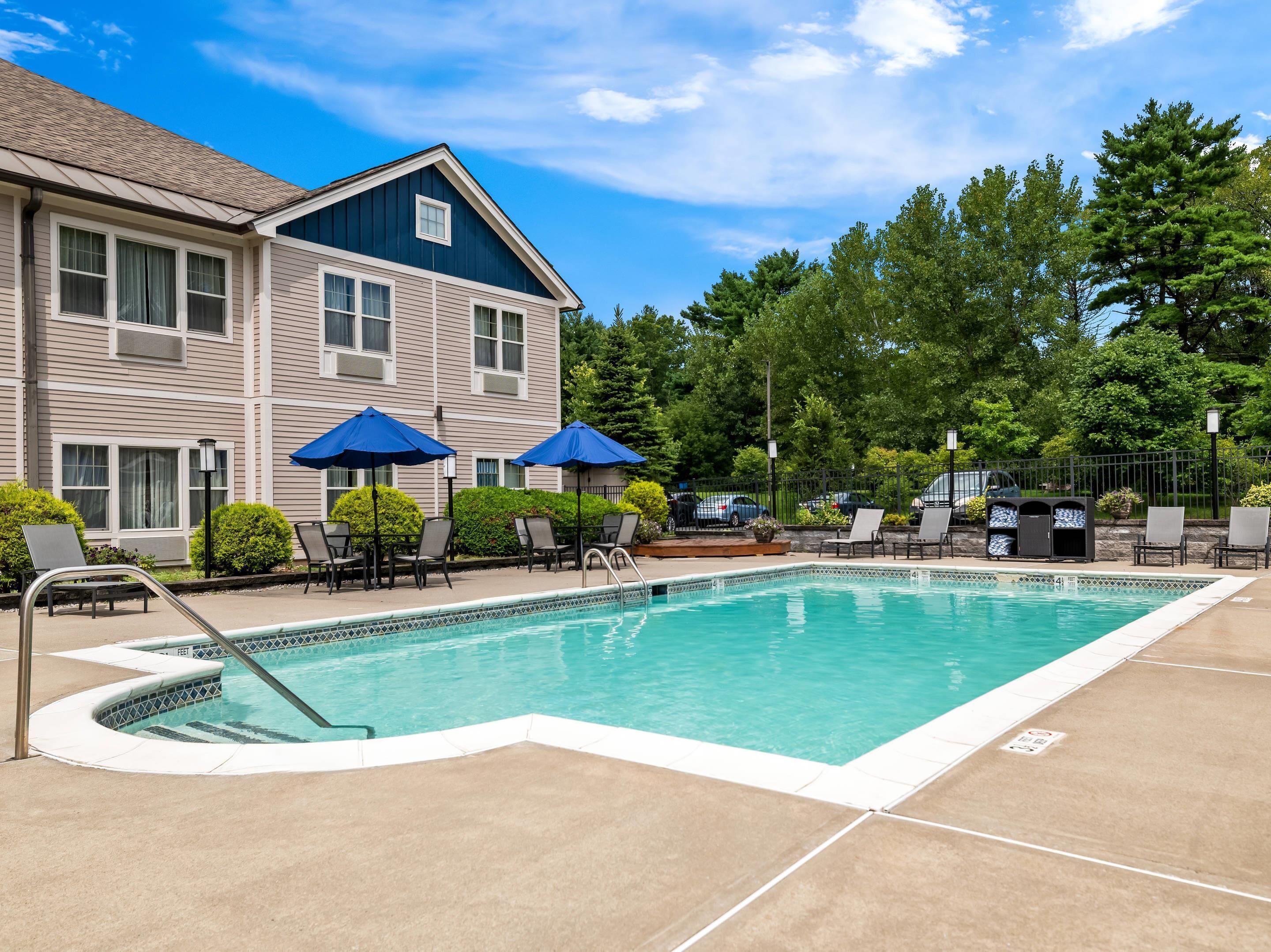 Seasonal outdoor pool, open 8:00 AM to 10:00 PM, pool umbrellas