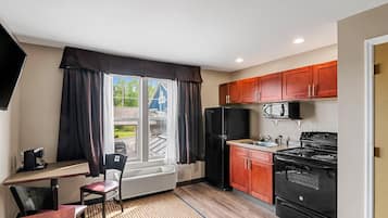 Sviitti, 1 keskisuuri parisänky, tupakointi kielletty (Efficiency) | Työpöytä, kannettavalle tietokoneelle sopiva työtila