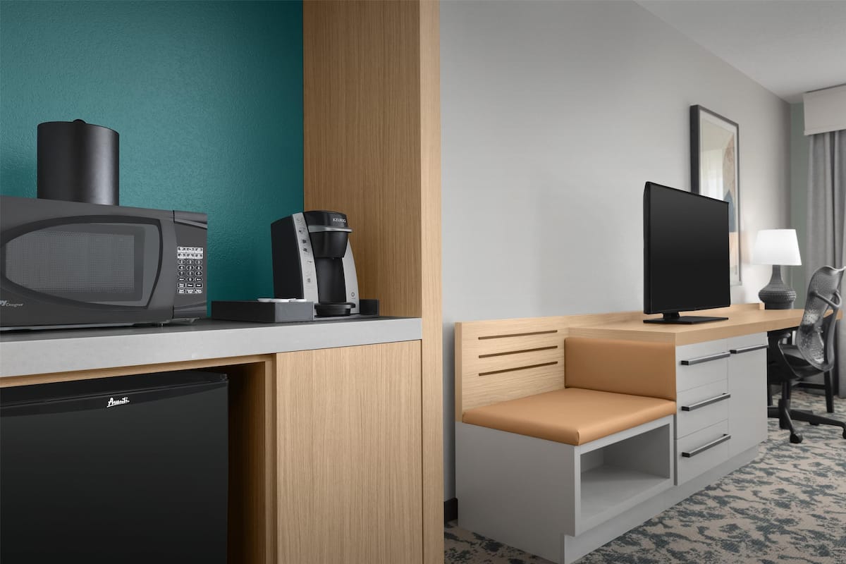 Bureau, espace de travail pour ordinateur portable, rideaux occultants