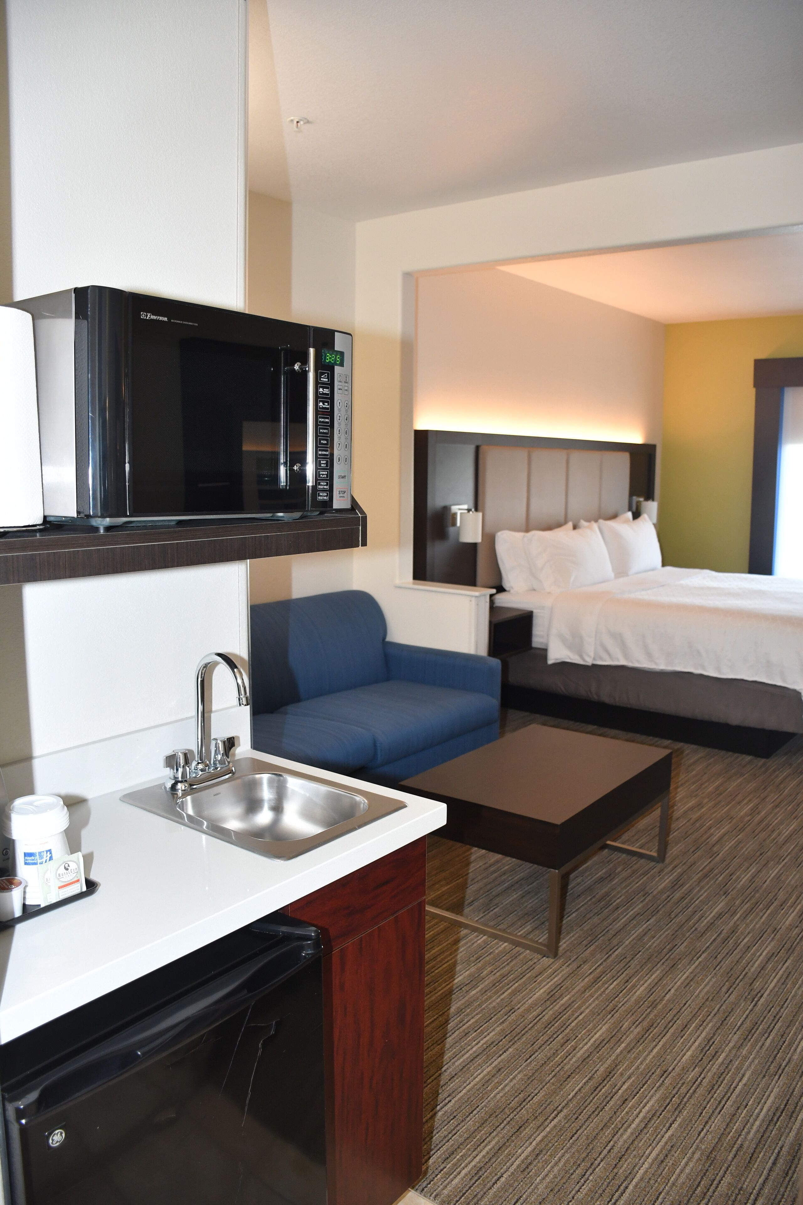 suite, 1 king bed | 1 bedroom, desk, blackout curtains, iron/ironing board