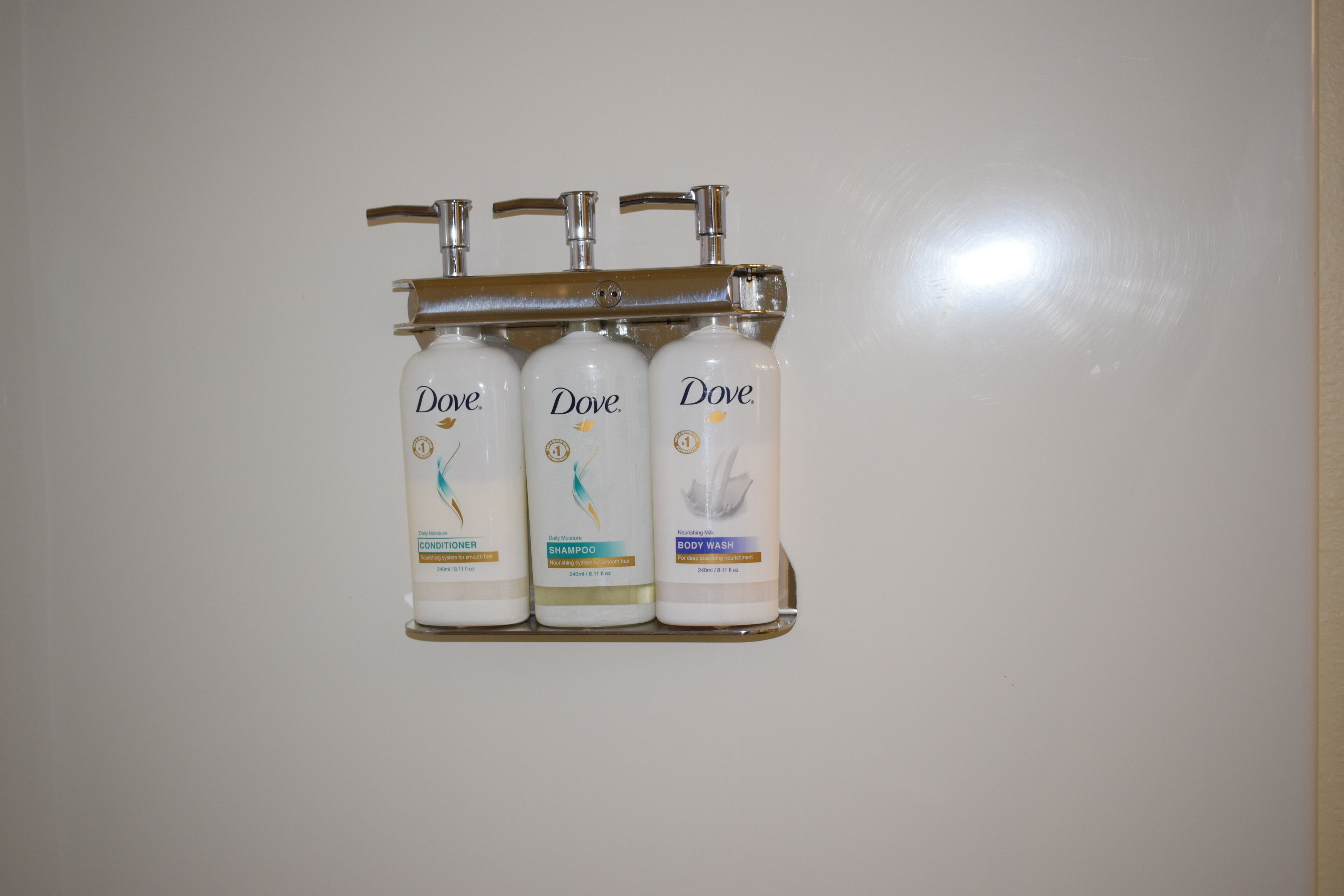 combined shower/bathtub, hair dryer, towels