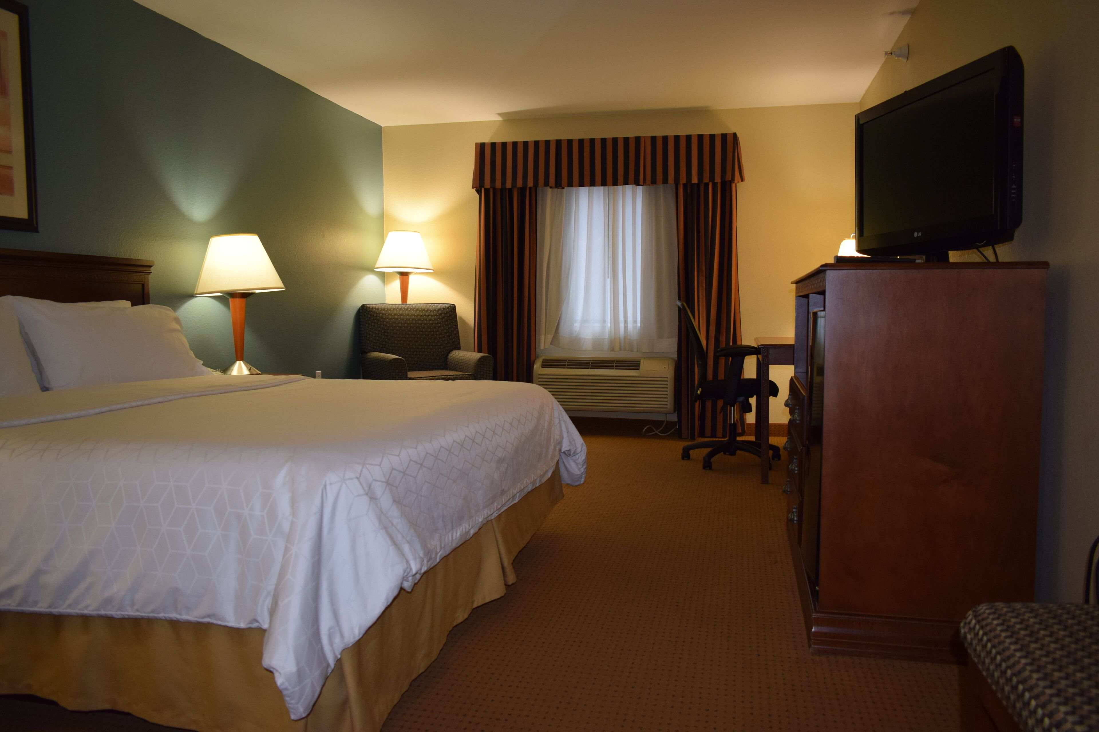 desk, iron/ironing board, free cots/infant beds, rollaway beds