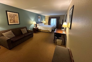 Suite, 1 cama King size y sofá cama, para no fumadores | Escritorio, tabla de planchar con plancha y cunas gratuitas
