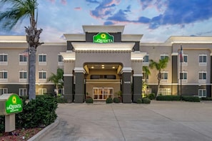 Exterior - La Quinta Inn & Suites by Wyndham Corpus Christi-N Padre Isl (Corpus Christi)