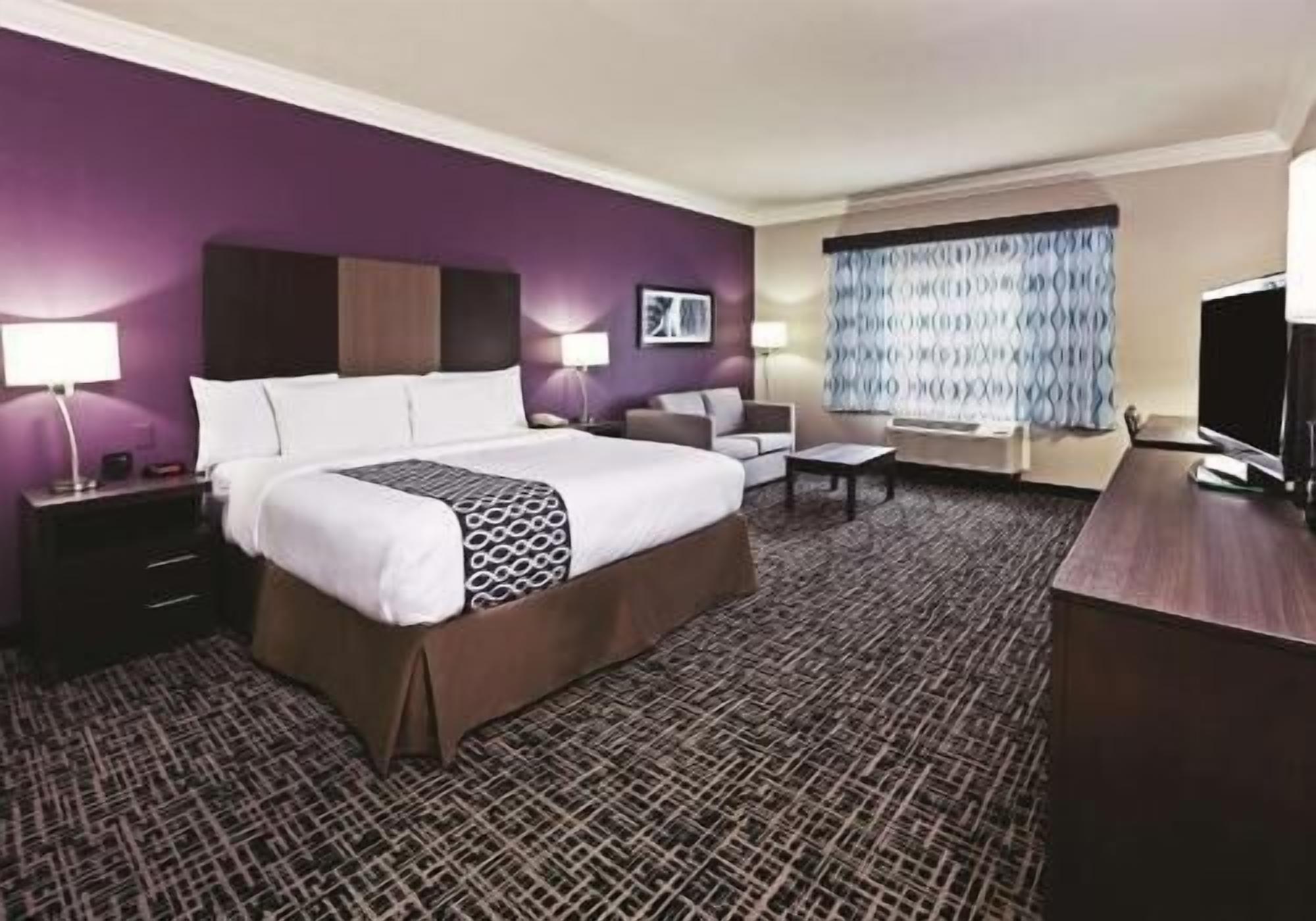 Premium bedding, down comforters, in-room safe, desk