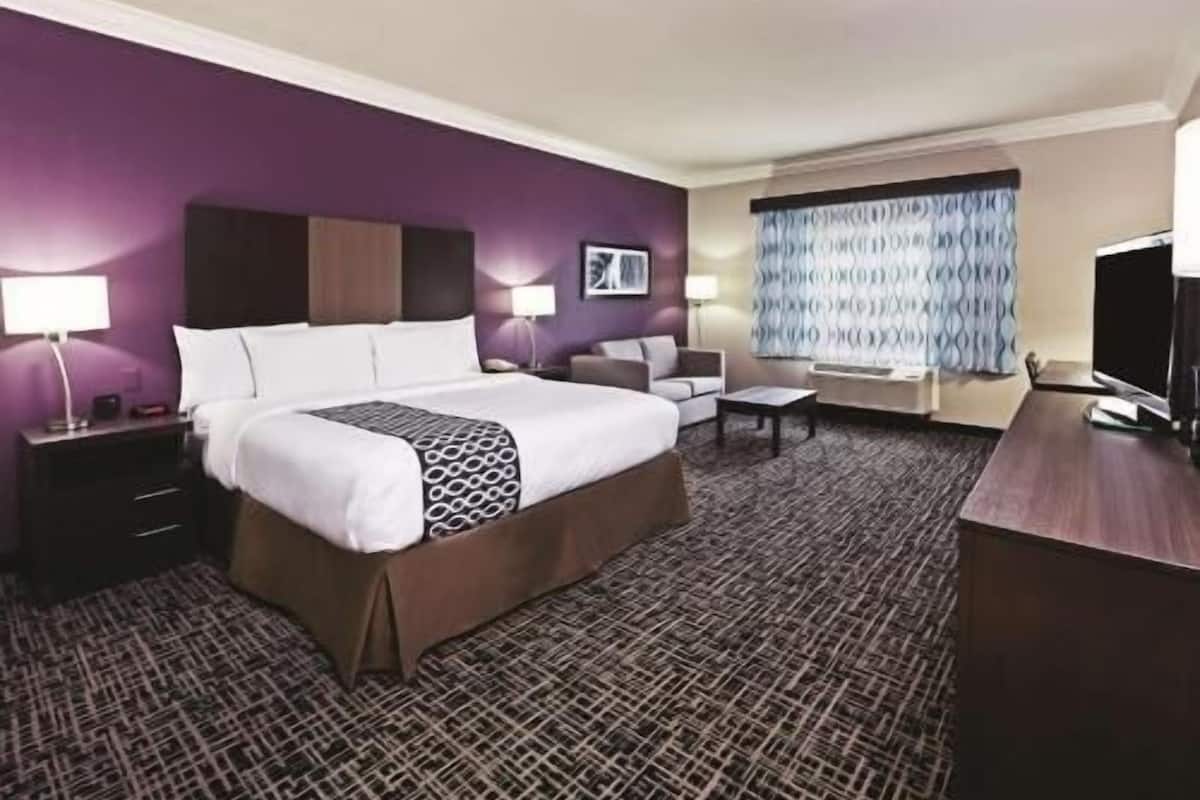 Premium bedding, down comforters, in-room safe, desk