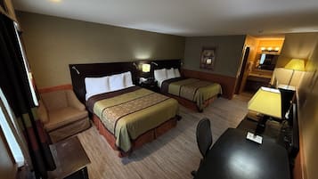Habitación Deluxe, 2 camas de matrimonio | Escritorio y wifi gratis