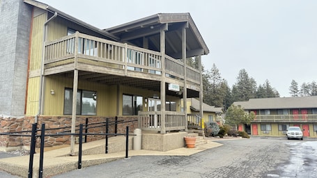 Front of property. Stewart Lodge