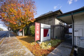 Front of property - Alura Inn (San Jose)