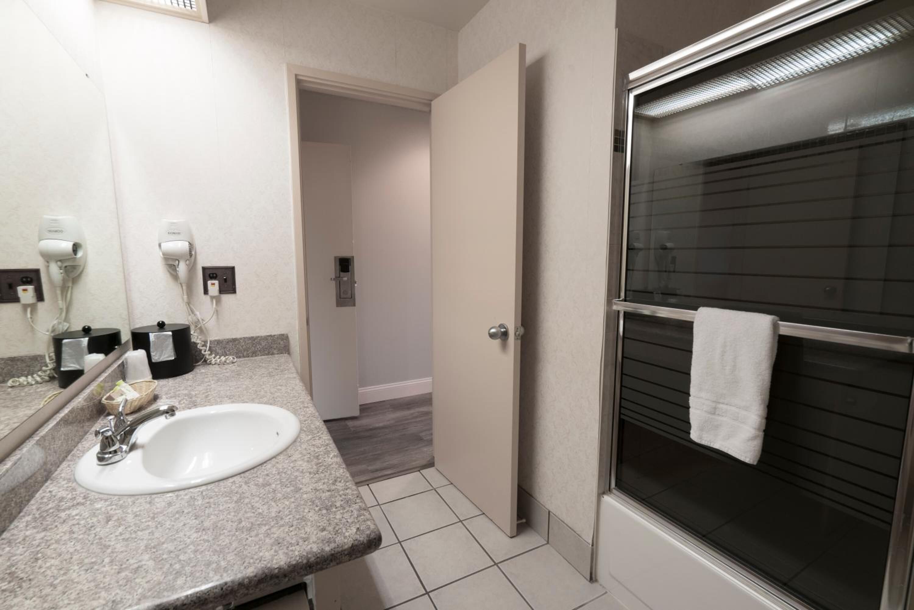 Photo - Hotel International