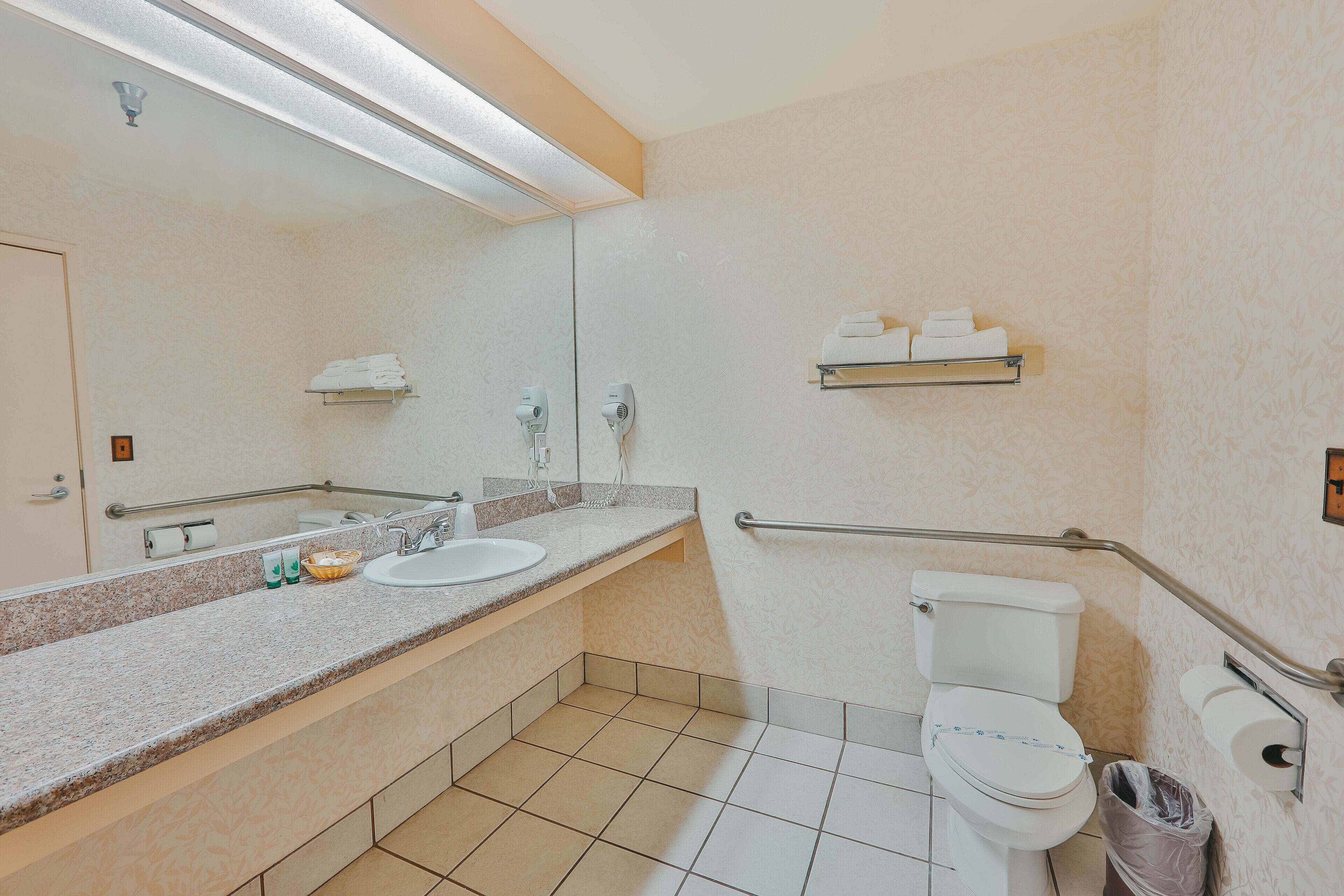 Photo - Hotel International