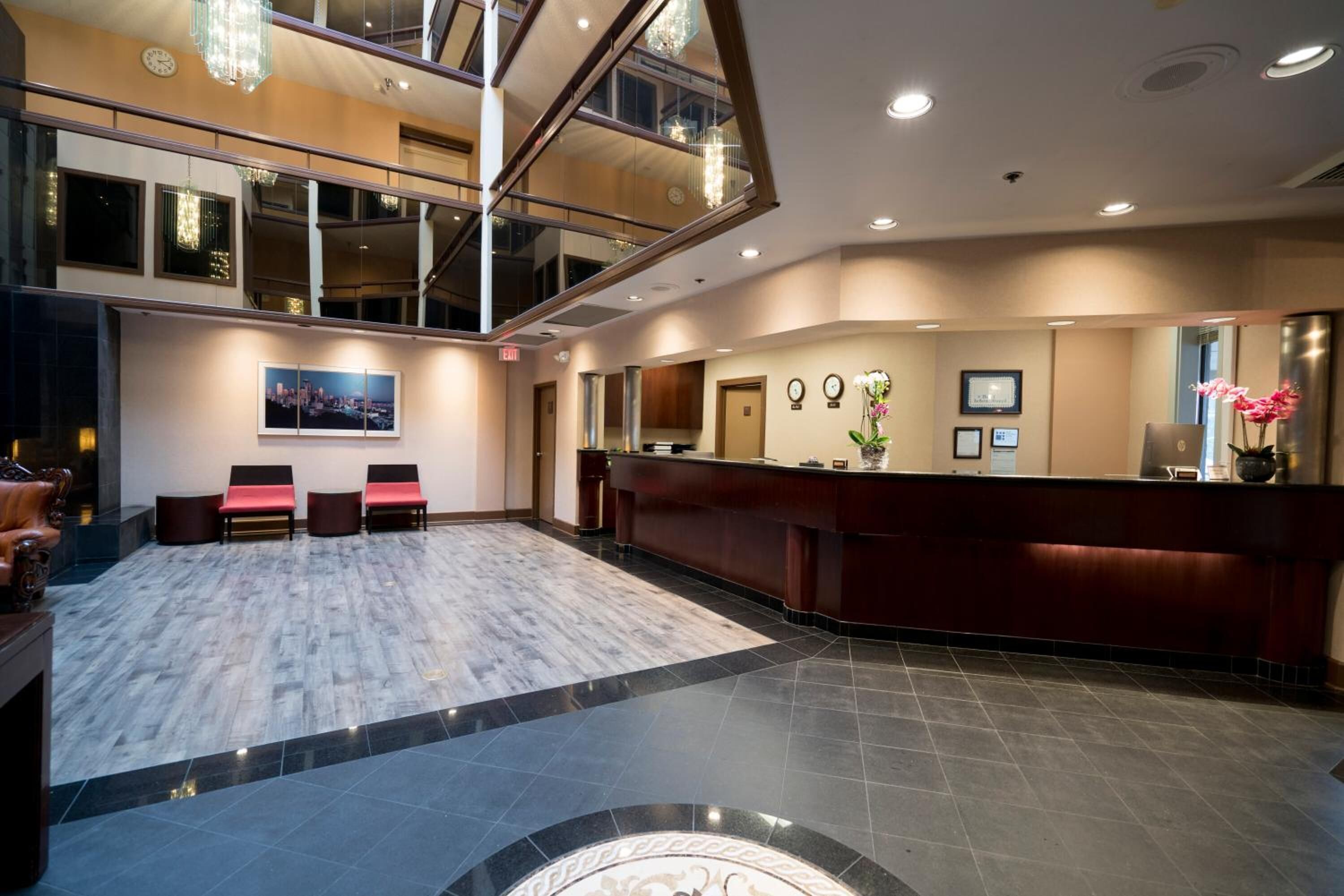 Photo - Hotel International