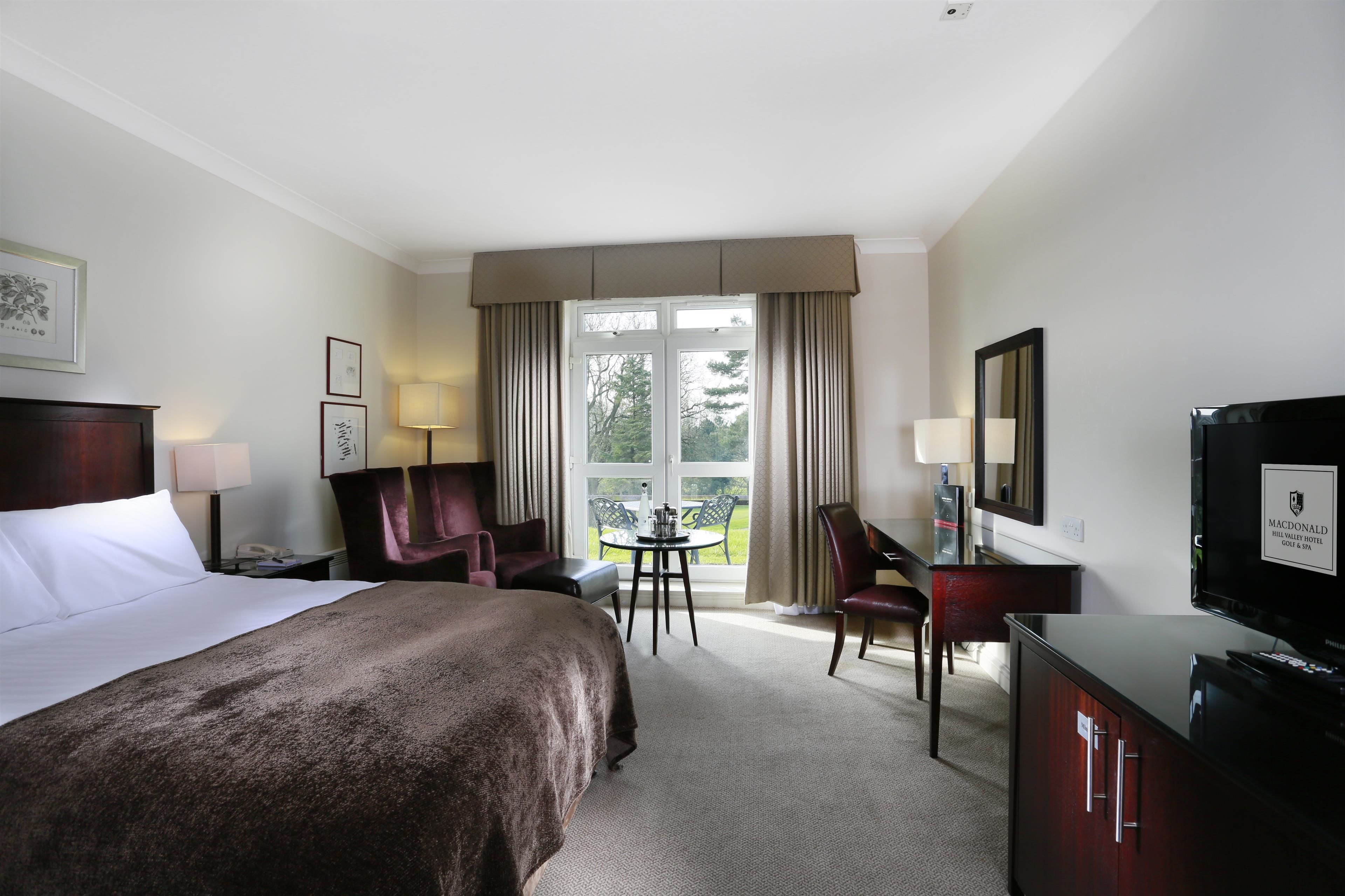 Hypo-allergenic bedding, minibar, in-room safe, desk