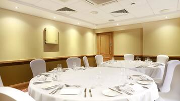 Daily full breakfast (GBP 24 per person)