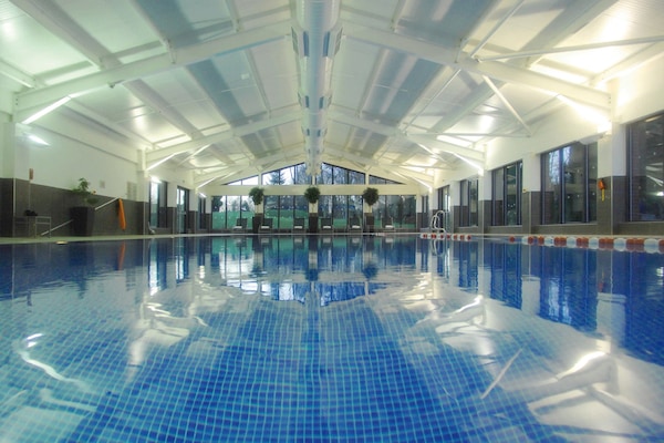 Indoor pool, sun loungers