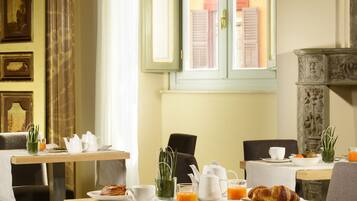 Ilmainen päivittäinen buffetaamiainen