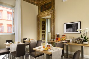 Free daily buffet breakfast - Locanda della Posta - Etruria Collection (Perugia)