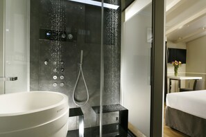Habitación doble Deluxe, balcón | Servicios de la habitación