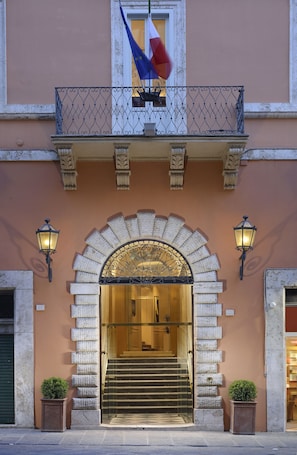 Entrada al alojamiento. Locanda della Posta Boutique Hotel