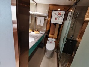 Quarto duplo luxo | Banheiro | Chuveiro/banheira combinados, banheira de imersão