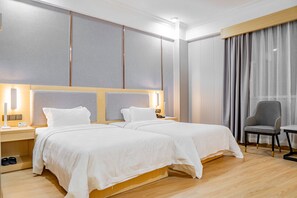 Chambre Deluxe avec lits jumeaux | Couette en duvet, rideaux d’obscurcissement, système d’insonorisation