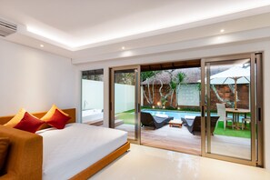 Vila Grand, 1 kamar tidur, kolam renang pribadi | Ruang keluarga | Televisi LED 20-inci dengan saluran TV kabel, TV, dan pemutar DVD