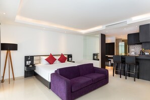 Vila luxo, 1 quarto, piscina particular | Frigobar, cofres nos quartos, escrivaninha