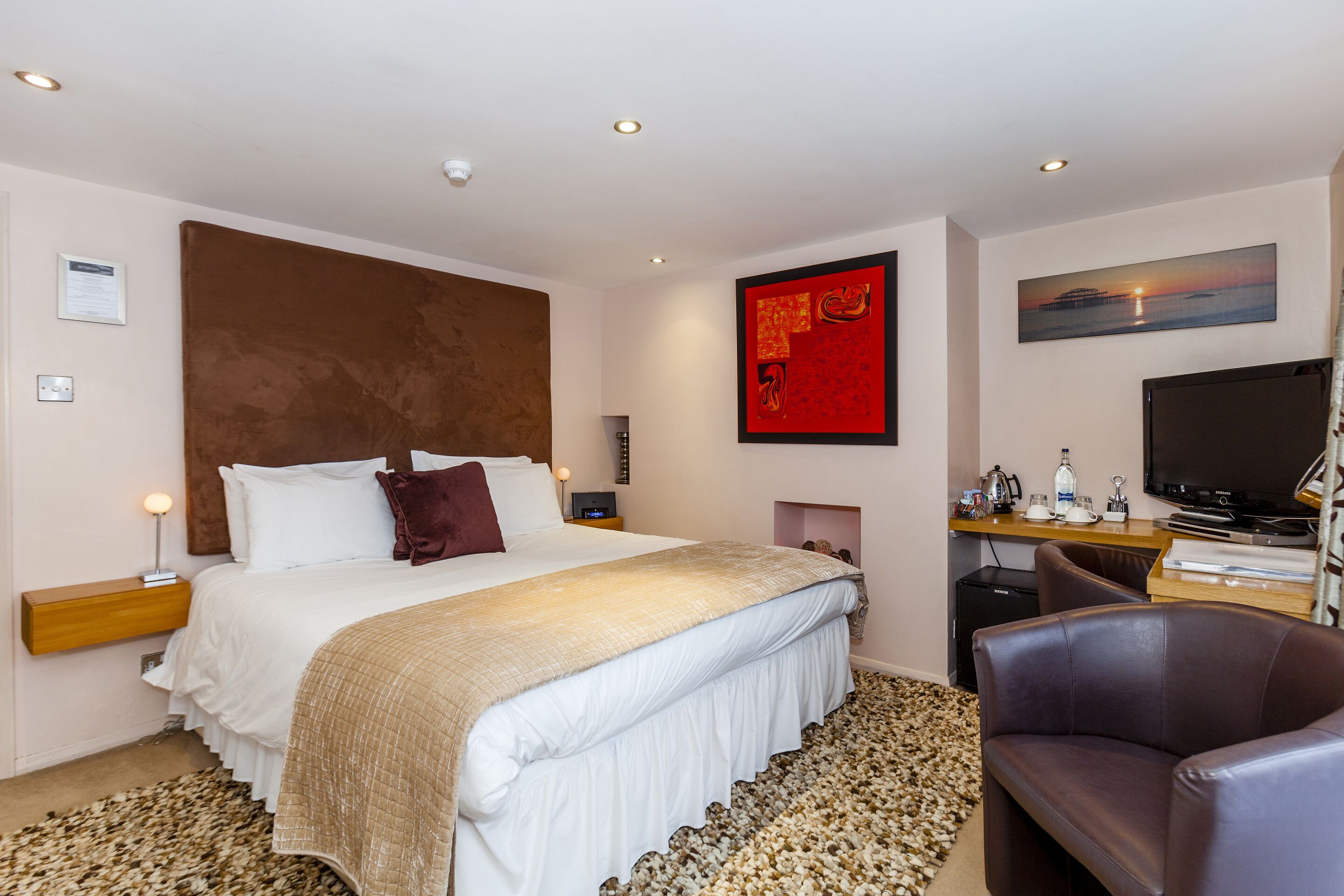 Luxury Double Room, Hot Tub | Desk, iron/ironing board, free WiFi, bed sheets