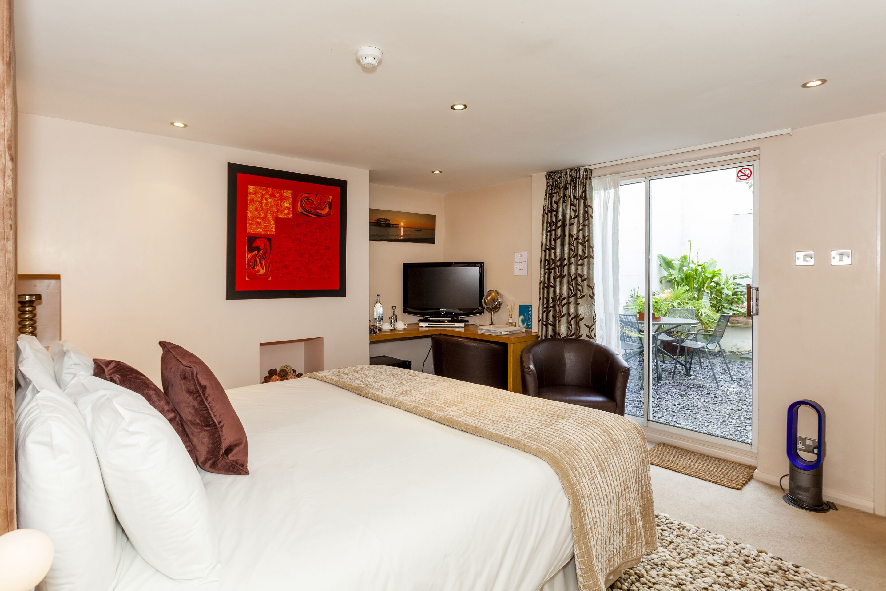 럭셔리 더블룸, 정원 | 책상, 다리미/다리미판, 무료 WiFi, 침대 시트