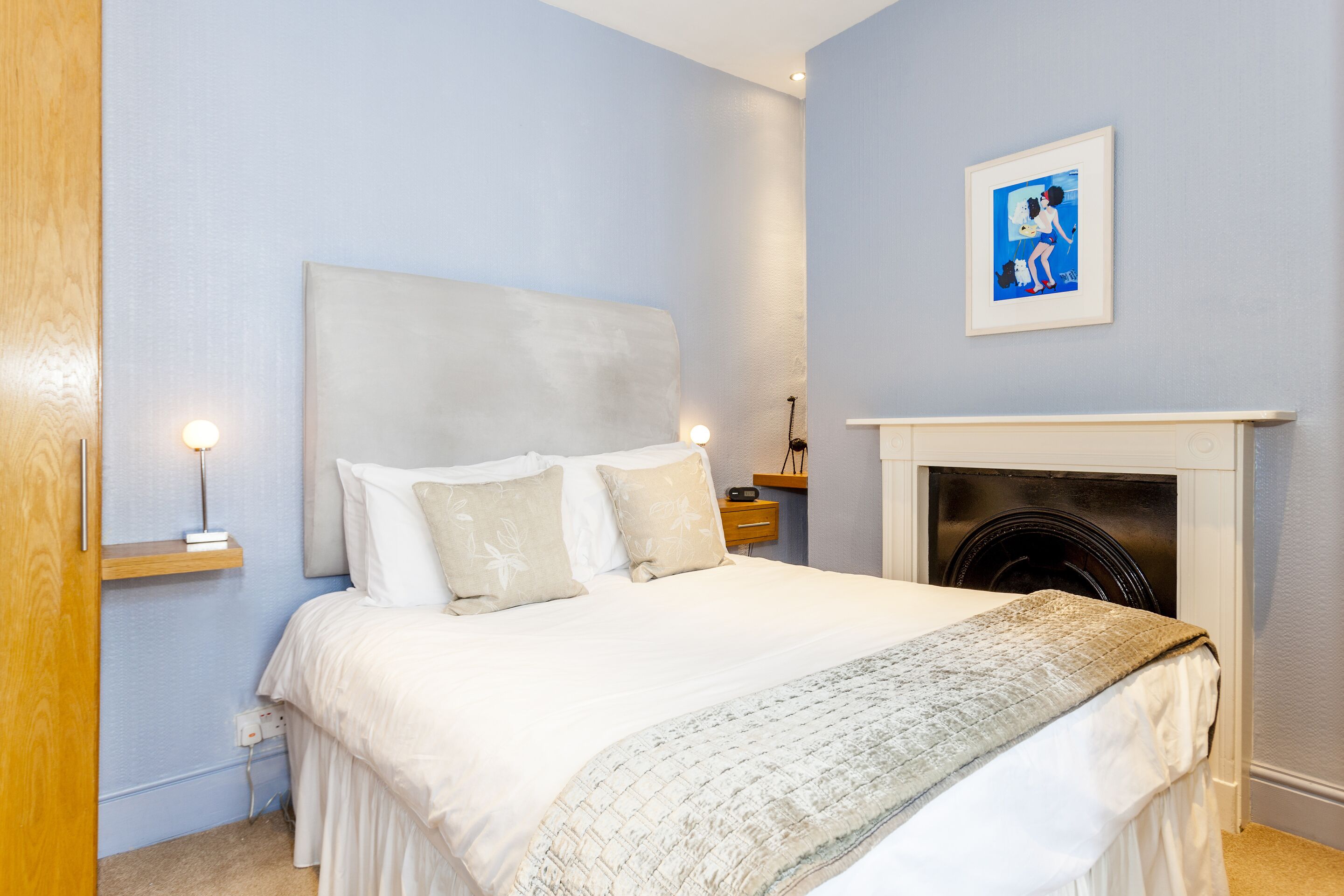 Bàn, bàn ủi/dụng cụ ủi quần áo, truy cập Internet không dây miễn phí 