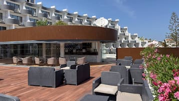 Bar à beira da piscina