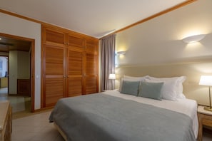 Apartment, 1 Bedroom | In-room safe, desk, blackout drapes, soundproofing