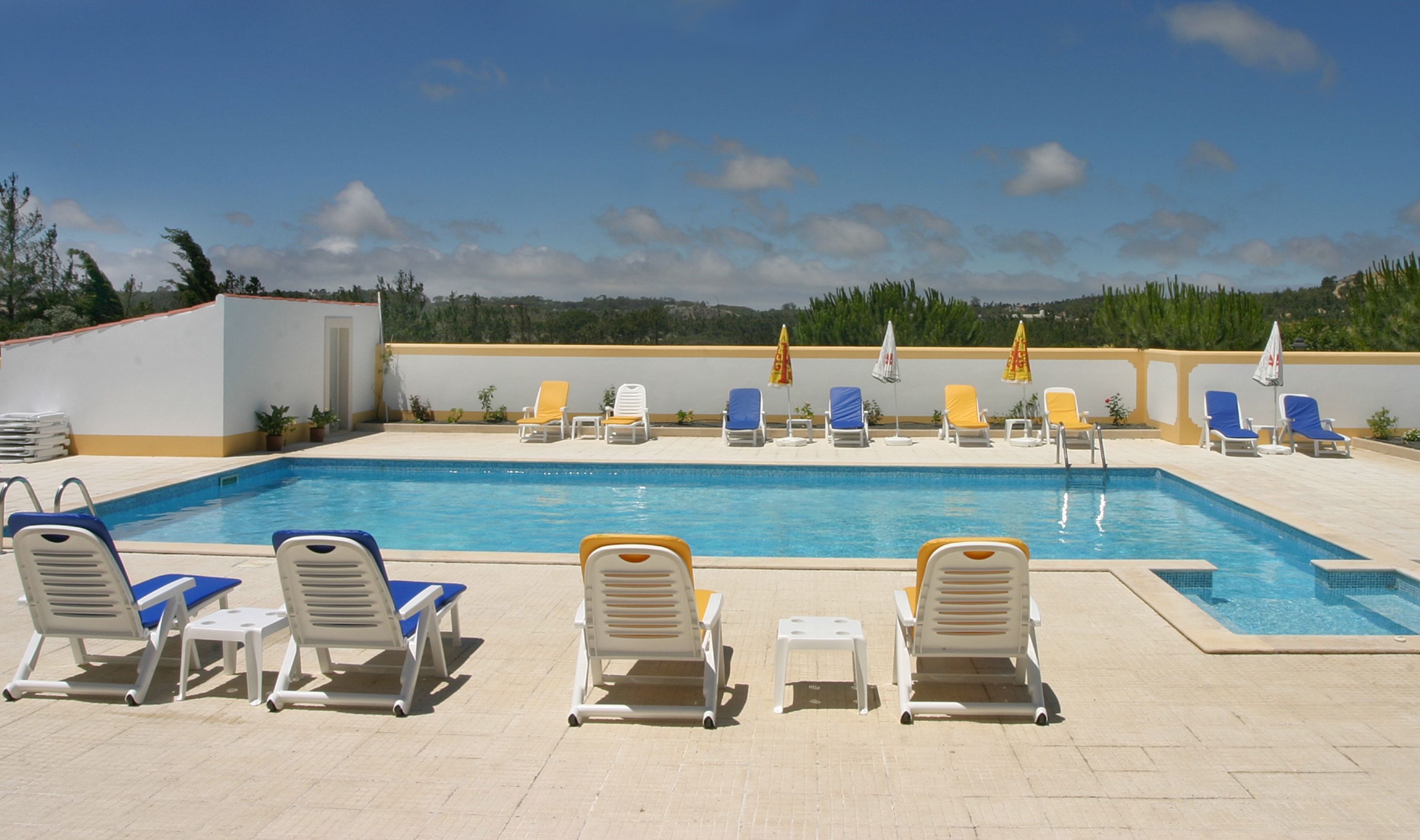 Outdoor pool, pool umbrellas, sun loungers
