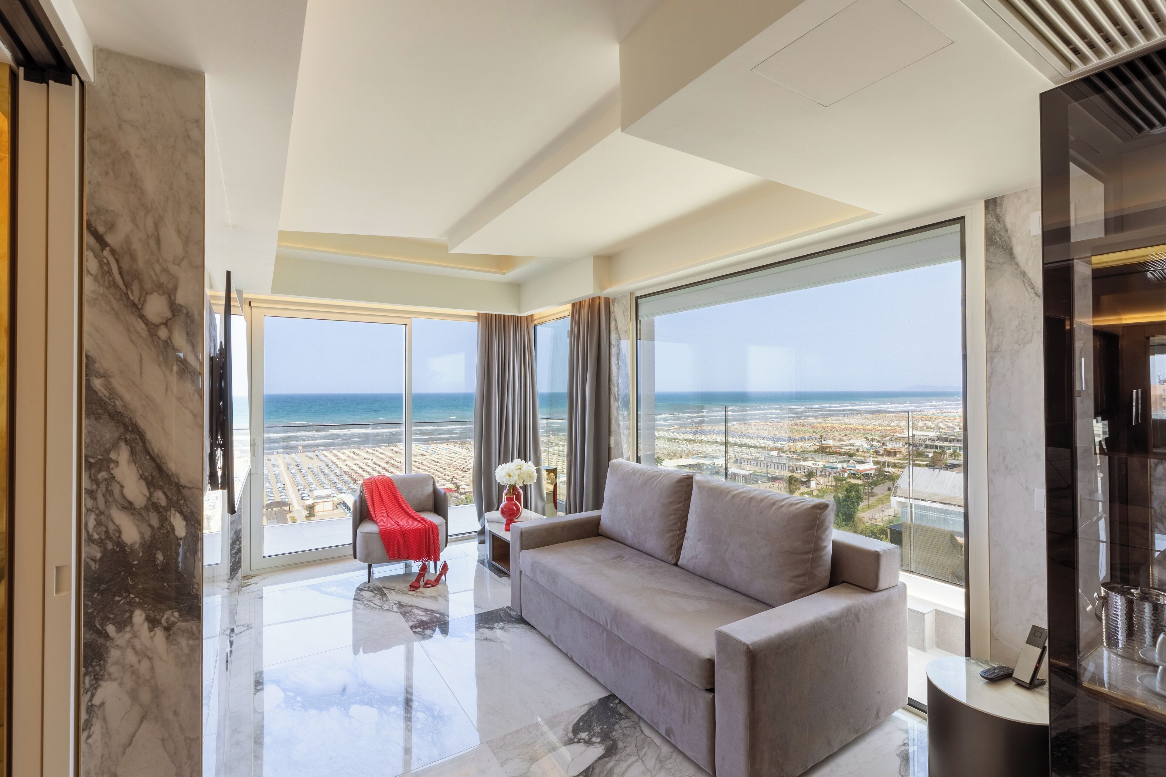 低過敏寢具、迷你吧、客房內保險箱、書桌