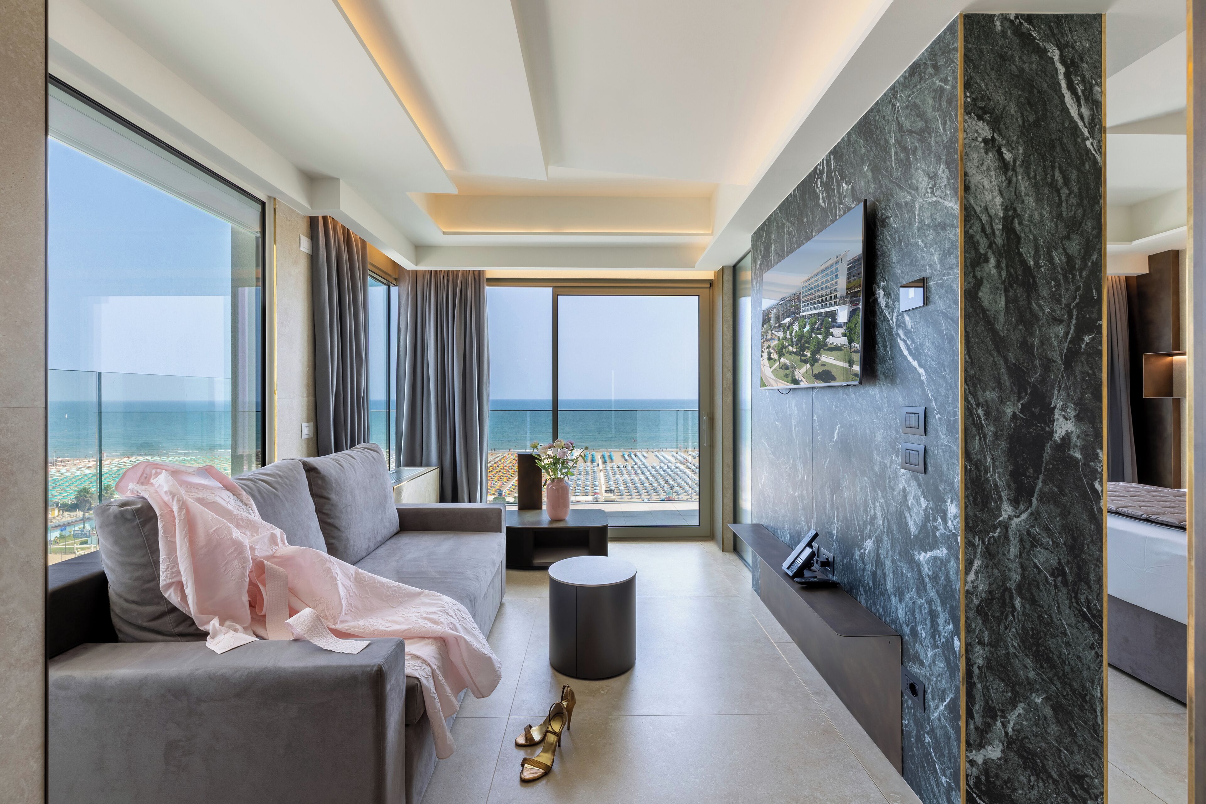 Ropa de cama hipoalergénica y minibar 