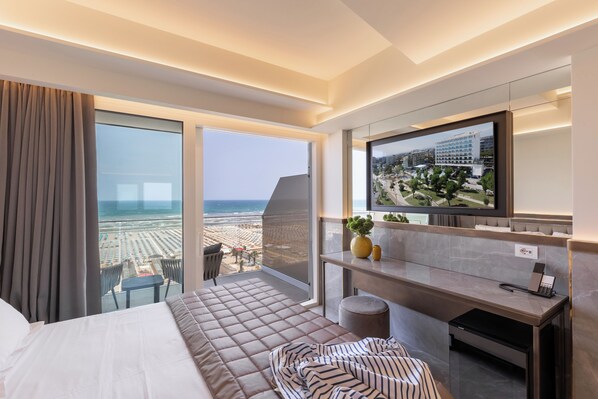 Hypoallergeen beddengoed, een minibar, een kluis op de kamer, een bureau