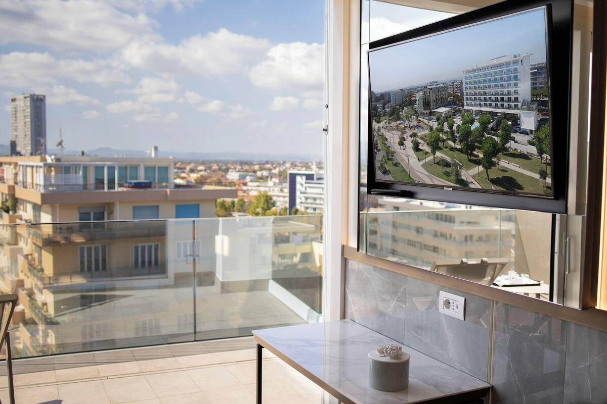Literie hypoallergénique, minibar, coffres-forts dans les chambres