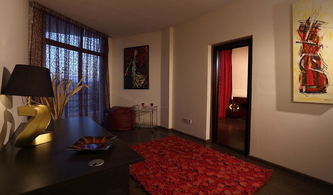 Deluxe kamer, 1 twee- of 2 eenpersoonsbedden | Een bureau, verduisterende gordijnen, beddengoed