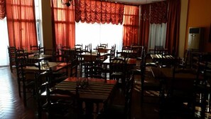 Daily continental breakfast for a fee - Sylva Hotel (Limassol)
