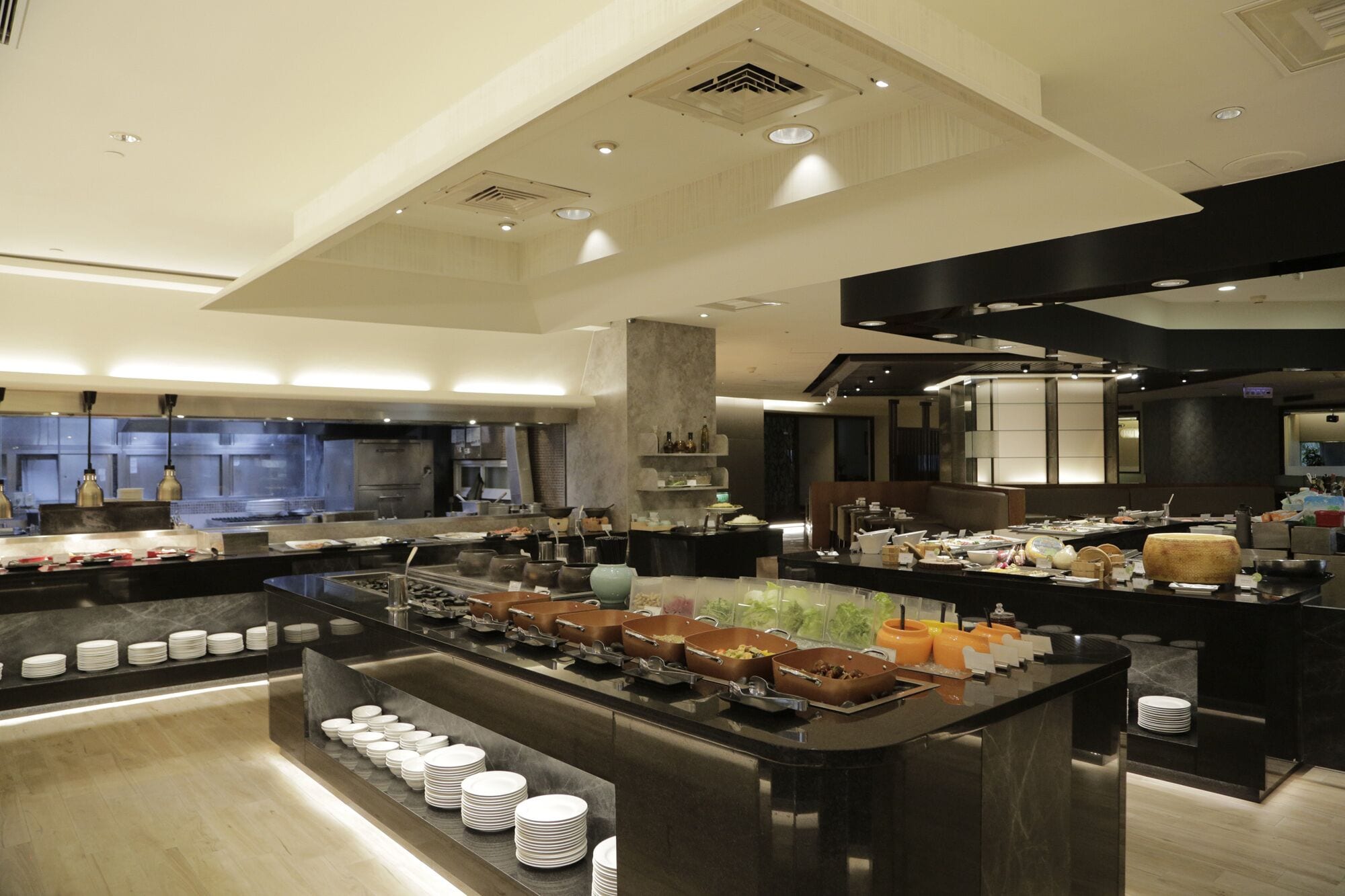 daily buffet breakfast for a fee