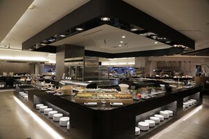 Desayuno buffet todos los días (con cargo)