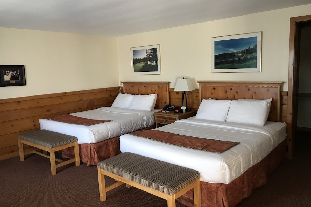standard room, 2 queen beds | bathroom | free toiletries, hair dryer, towels