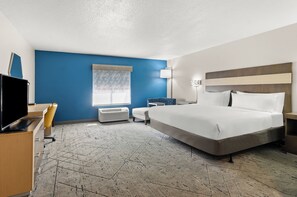 Standard Room, 1 King Bed | In-room safe, desk, iron/ironing board, free cribs/infant beds - Holiday Inn Express Princeton by IHG (Princeton)