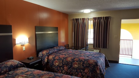 Standard Double Room, Non Smoking | Desk, free WiFi, bed sheets