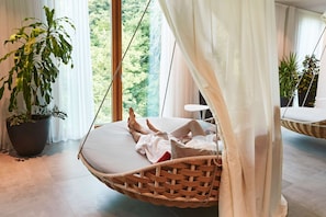 Couples treatment room(s), sauna, hot tub, steam room, body treatments
